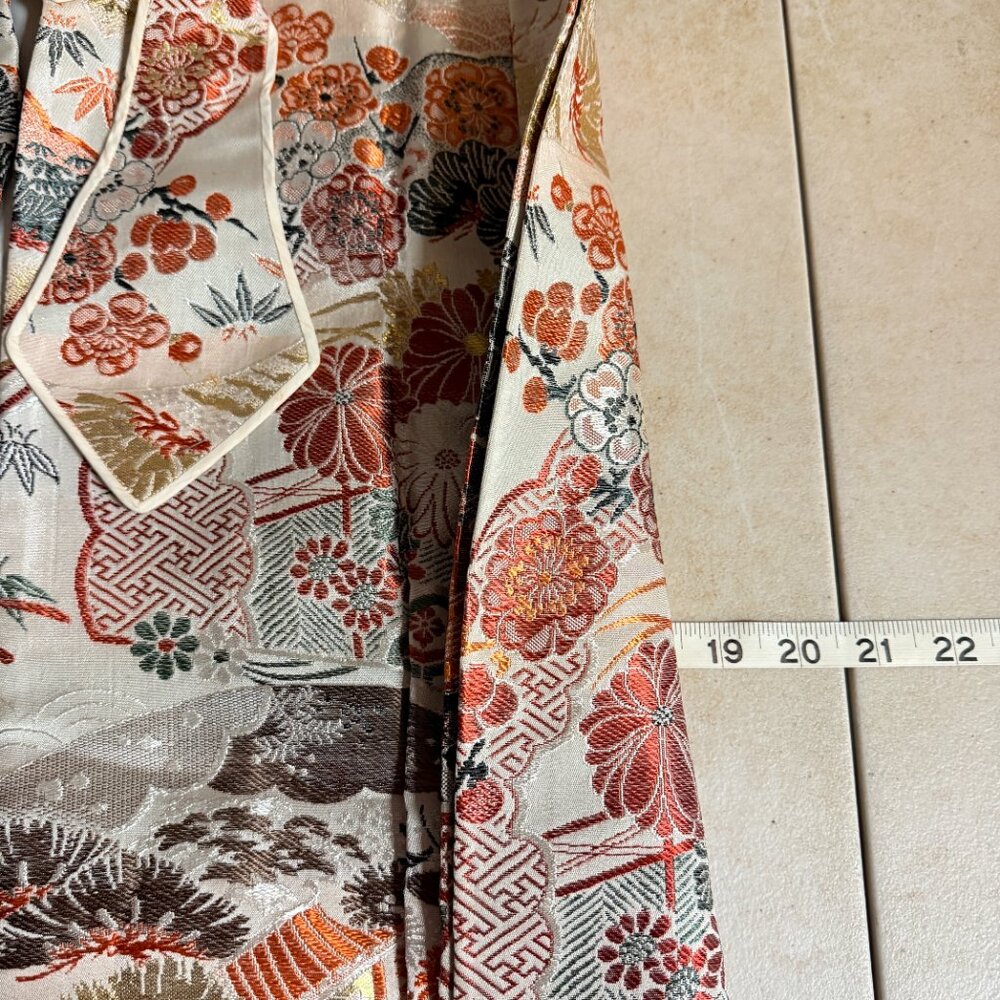 1940s/1950s Vibrant Japanese Silk Damask Cape w/ Tie Closure - Picture 9 of 9